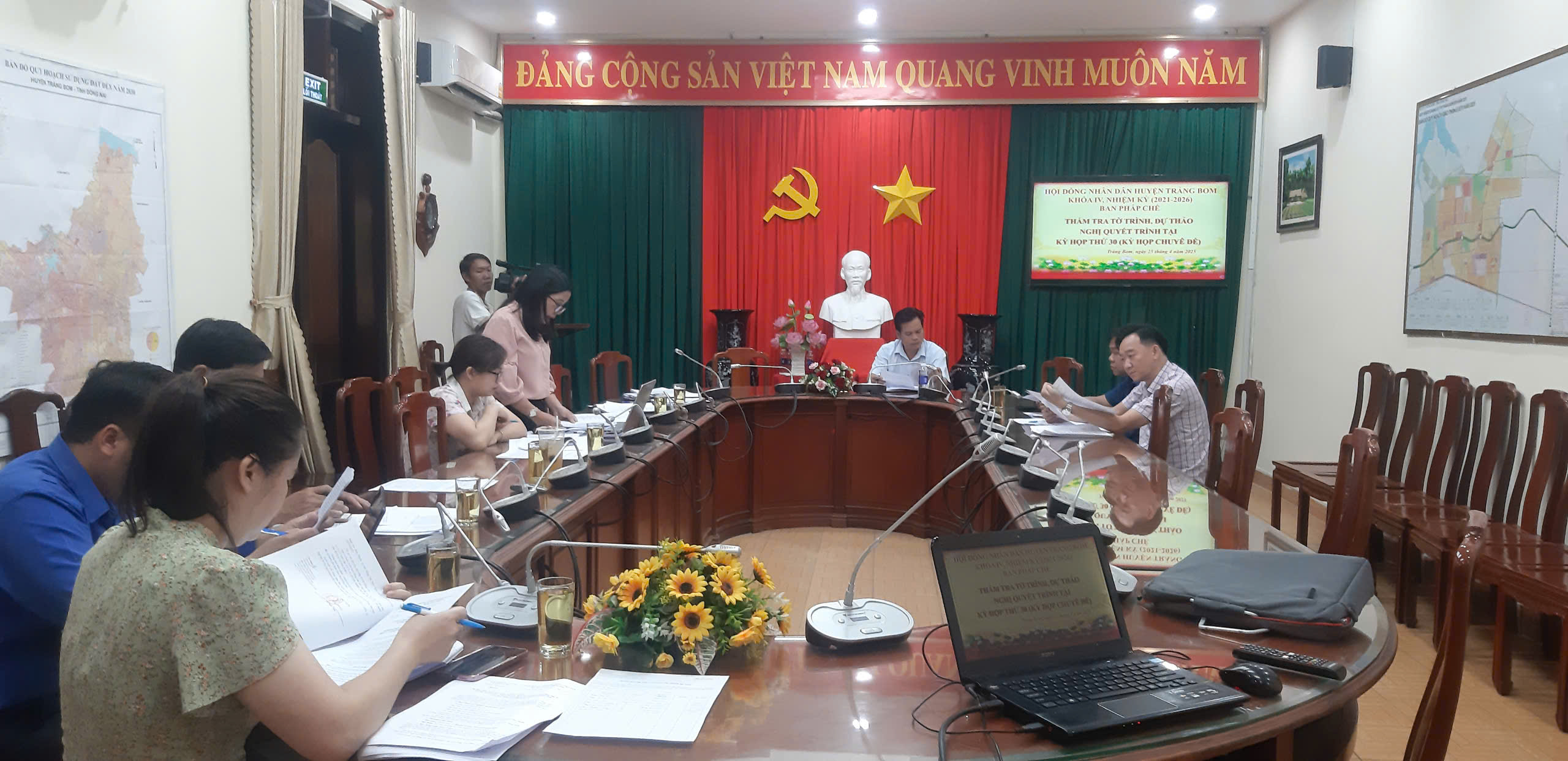 Ban Pháp chế HĐND huyện Trảng Bom thẩm tra các tờ trình và dự thảo Nghị quyết trình kỳ họp thứ 30 HĐND huyện khóa IV, nhiệm kỳ 2021-2026